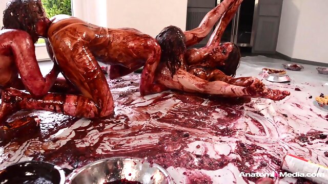 Messy Girls: Pie Whores