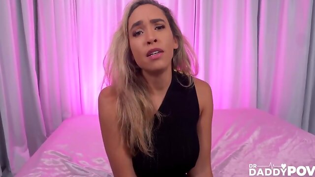 Briana Moon In Has Her Pink Pussy Examined By