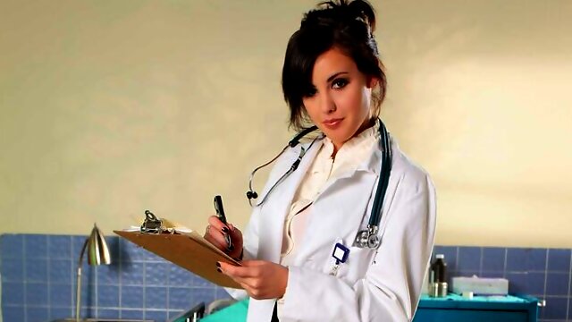 Mollig, Kurze Haare, Krankenschwester