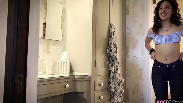 Tight Latina Teen 18+ Luxe La Fox First Creampie