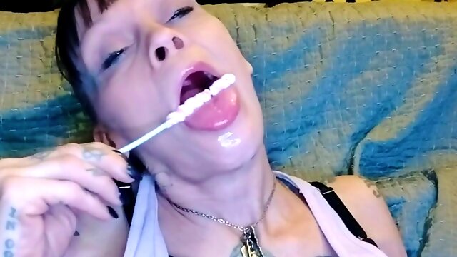 Wild licking session with MommyMisfit