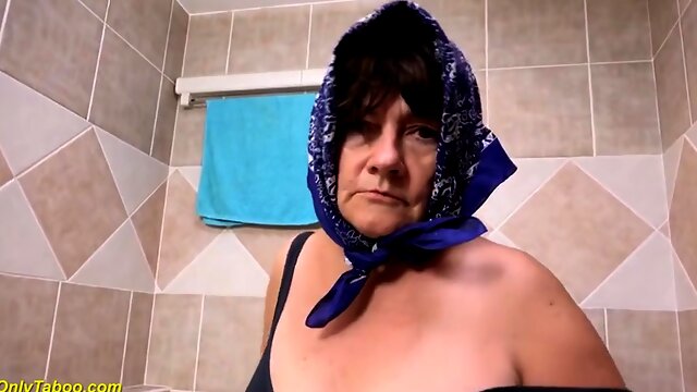 Sisi Granny, Oma Pisst, Oma Pipi