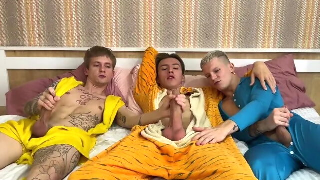 Group - Twinks at a Pajama Party Juicily Fucked Each Other to the Balls