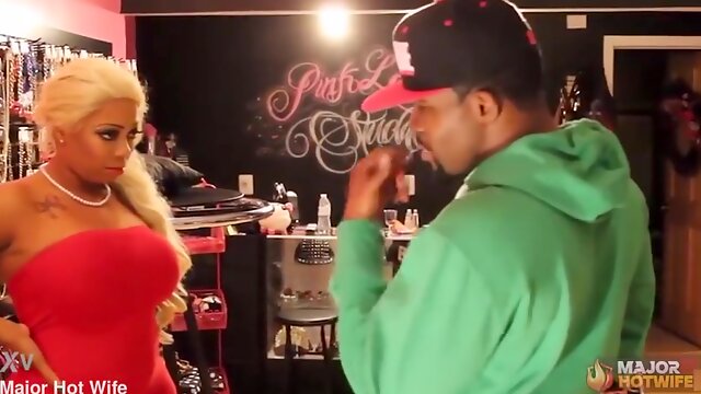 Luscious Kisses - Hardcore Facial