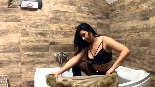 Milfycalla- Pee Play in bath While Wearing a fur cover and Pantyhose 198 - and This Is a Fetish That I Like. I Want to See You