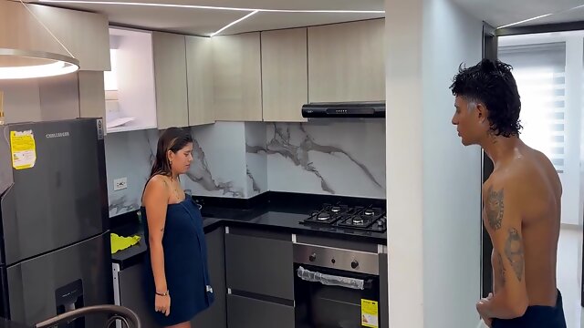 Se Va El Agua En La Unidad Y Hago Venir A Chorros A La Puta Embarazada De Mi Vecina 21 Min