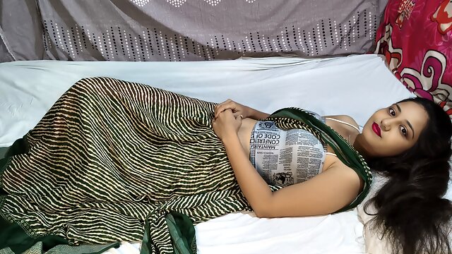 Desi Indian Bhabhi in Saree XXX Videos Fucking Hard by Boyfriend