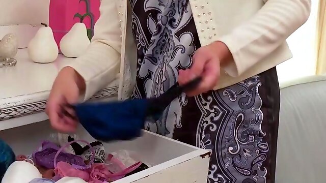 Ameri Koshikawa disrobes and plumbs for perfection - insane