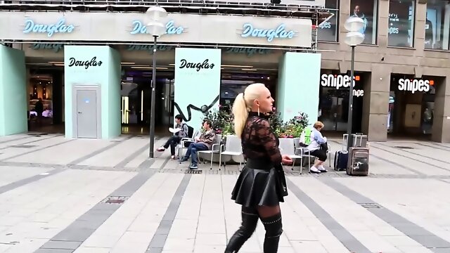 Blonde MILF loves outdoor and gangbang