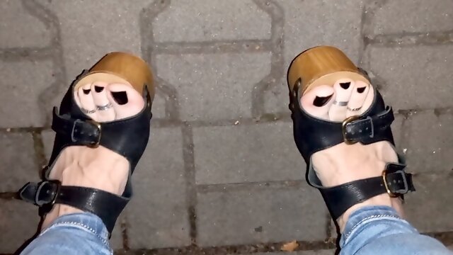 Crossdresser, Public, Heels