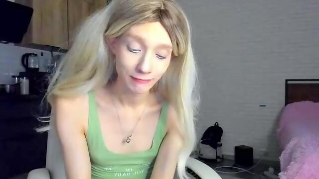 CLOSE UP OF TEENS PARADISE