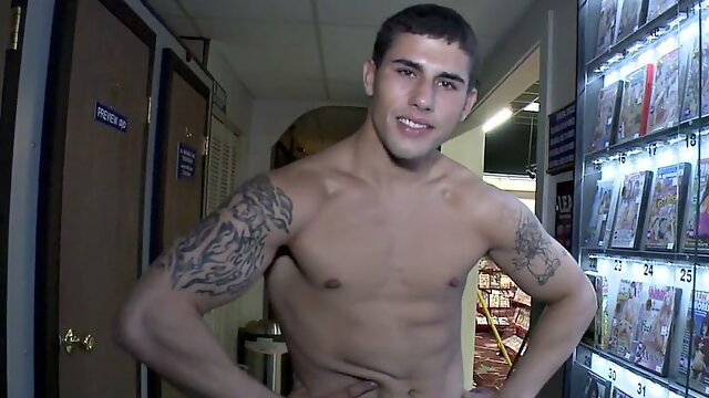 Amateur fooled into passionate gloryhole BJ