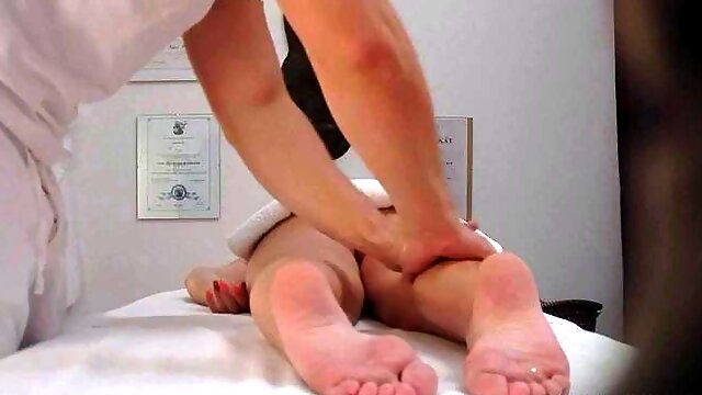 Blonde jerks off the masseuse