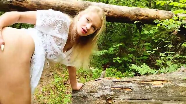 Married MILF lagged behind the tourist group and wanted to be fucked right on the forest path