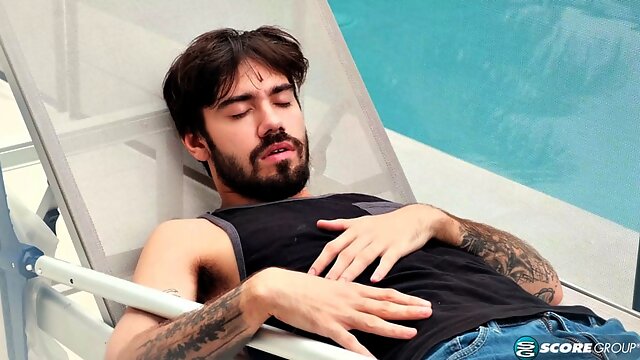 MILF Isabella Flames with the pool boy