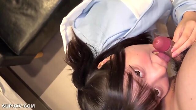 Fully revealing the face A slutty, big-breasted girl who looks good on macarons. Her cute face is messed up, and shes still raw creampie in her mature pussy.