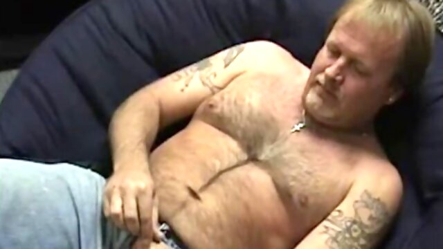 I have done a video with Scott once before. He dropped by one afternoon, wanting to perform for the camera.