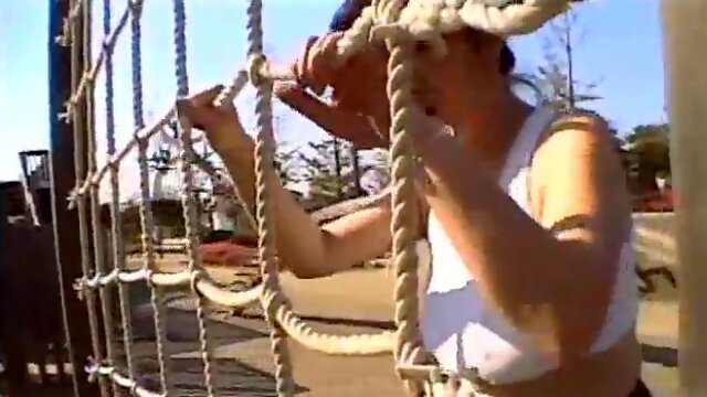 Mature outdoor love slave Hidemi, 30 years old