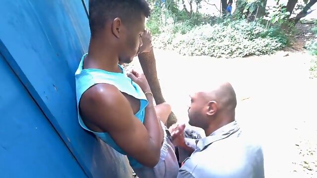 Foram pegos pelas câmeras em pleno dia do trabalho, na maior putaria no canteiro de obras.