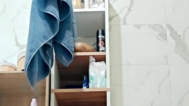 Twink expose himself