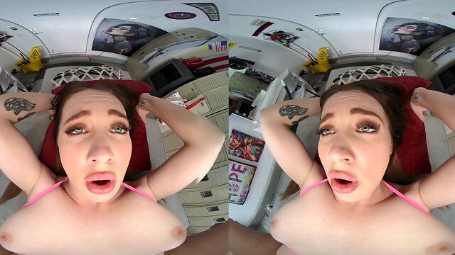 Tight Twerk with Naomi Ryder