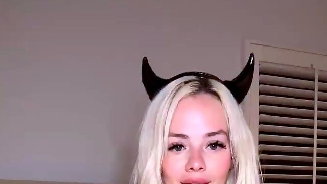 Elsa Jean, 큰가슴, 웹캠