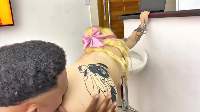 The black guy went to fix my intercom and fucked me in the hair