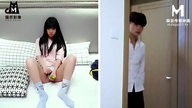 China AV The younger sister likes to eat Xunxiao