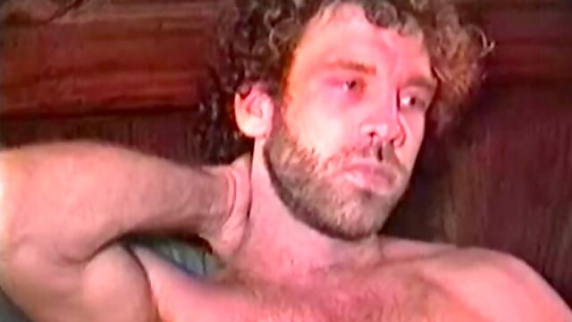 Damn, this guy turns me on! Lee is the epitome of what this site is all about. He's rugged, ragged, masculine, has a huge cock, is easy going and laid back, eager to please, but keeps his self esteem, and loves to show his stuff.