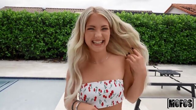 Blondienchen, Jungendliche, 18 Jahre, Im Freien