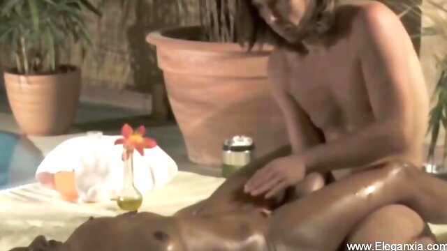 Adorable India - sensual action - Eleganxia