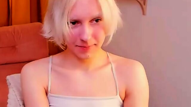 Pretty close up blonde has a tasty looking pussy