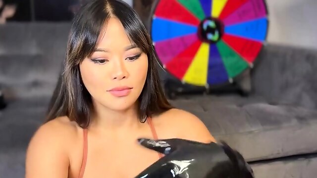 Amateur webcam babe dildo masturbation