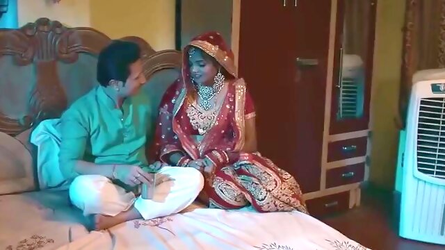 Indian gorgeous MILF erotic video