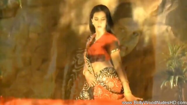Dollish queen - mom xxx - Bollywood Nudes HD