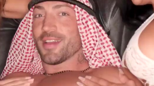 Секс Втроем, Милфы, Минет