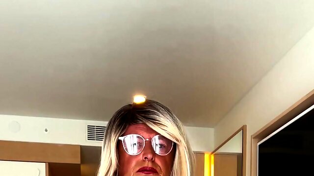 Sissy Mature Crossdresser, Stockings, Shemale