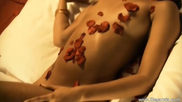 Sophisticated dream girl - artistic movie - Eleganxia