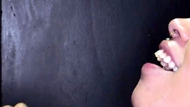 Foxy ebony Ravyn Alexa drops on her knees to give amazing head