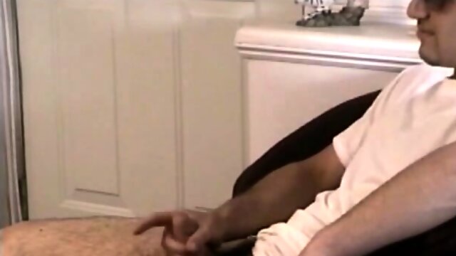 Str8 Paulie Gets a Handjob