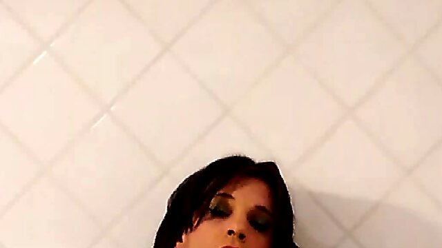 Crossdresser, Cumshot