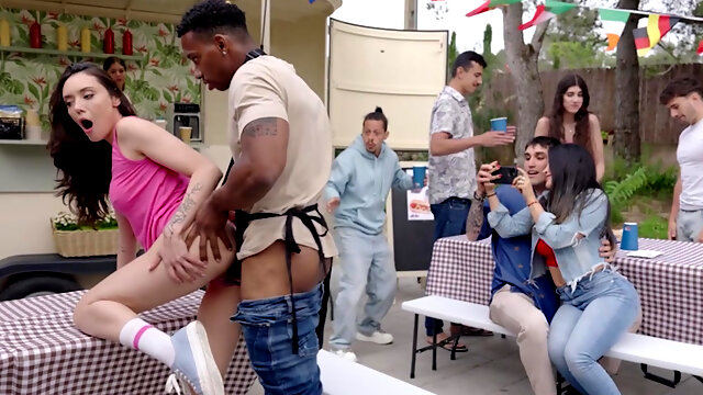 Irklar Arası, Yüze Boşalma, Kısa Saç