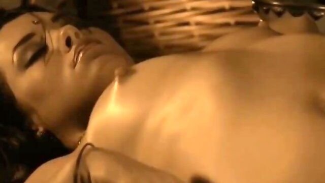 Cocottes brunette sex by Bollywood Nudes HD