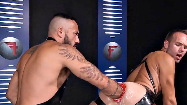 Gay Men Fisting
