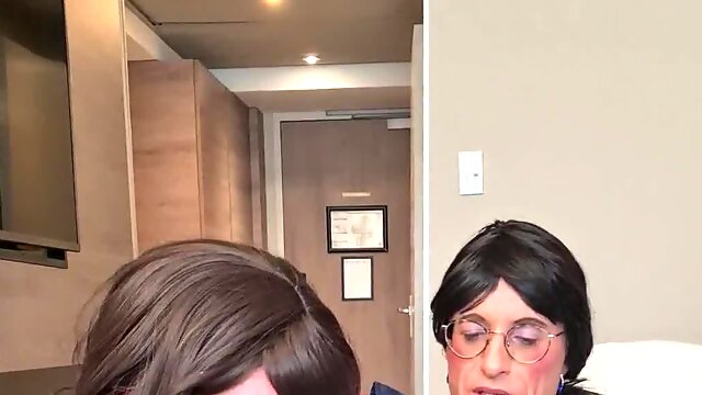 Crossdresser, Shemale, Pissing, Mature
