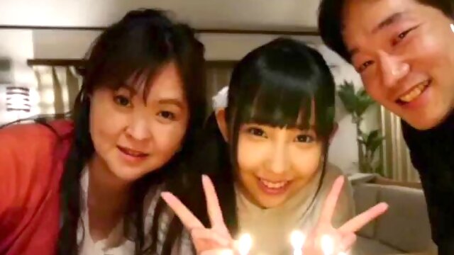 Petits Seins, Japonaise, Branlette