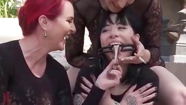 Smoking Ashtray, Ashtray Lesbian