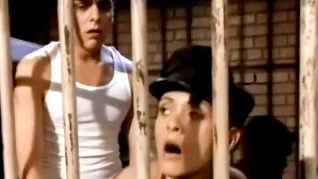 Scene 4 from Women On Top