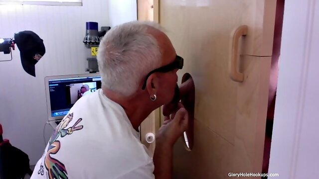 Married Man Gloryhole Fun