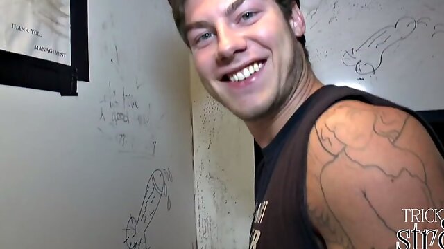 Gullible straight muscular fooled at the gloryhole